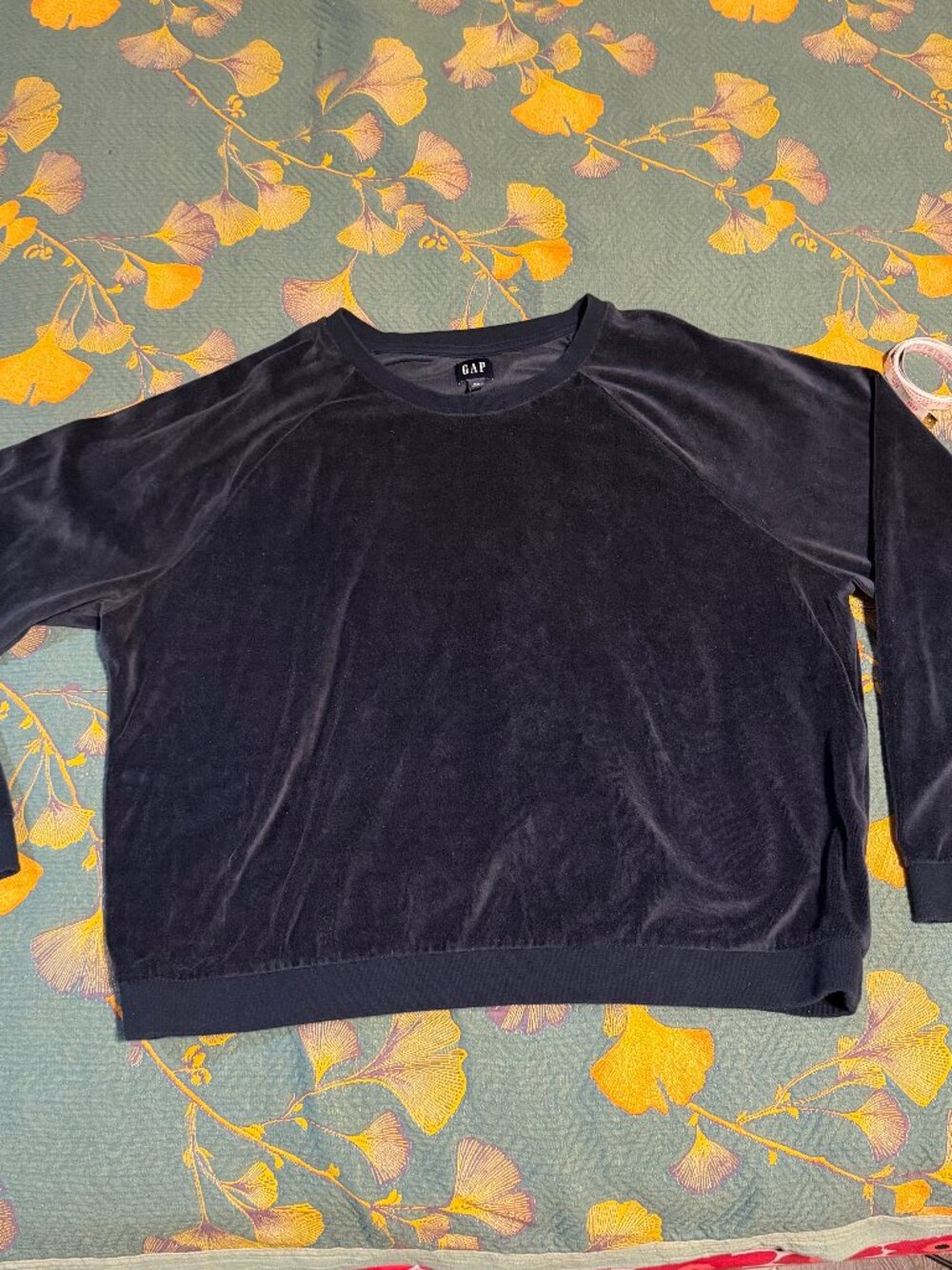 Gap Velvet Navy Raglan Pull Over Size XL